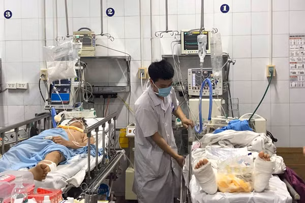 Uống rượu như nước, thiếu nữ 19 vào Bạch Mai cấp cứu ngày Tết Uống rượu như nước, thiếu nữ 19 vào Bạch Mai cấp cứu ngày Tết