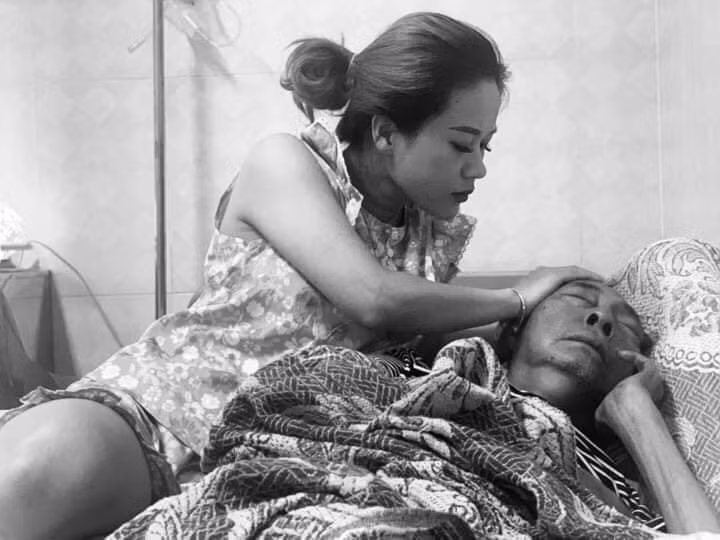 Con gái nghệ sĩ Lê Bình nghẹn ngào tiết lộ di vật cuối cùng của ba ảnh 3