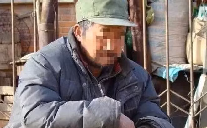 Cha phá sản con trai đem nhà gán nợ, không ngờ chủ nợ vừa thấy anh đã tay bắt mặt mừng