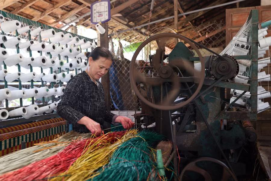 Trải qua biến thiên của thời gian, thương cảng Thu Xà không còn nữa nhưng nghề dệt chiếu cói vẫn được truyền nối cho đến ngày nay. Toàn xã còn 11 hộ buôn bán và sản xuất chiếu cói. Trải qua biến thiên của thời gian, thương cảng Thu Xà không còn nữa nhưng nghề dệt chiếu cói vẫn được truyền nối cho đến ngày nay. Toàn xã còn 11 hộ buôn bán và sản xuất chiếu cói.