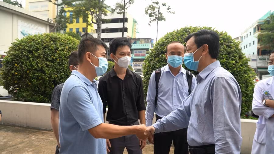 Đội phản ứng nhanh Bệnh viện Chợ Rẫy lên đường "chia lửa" cùng Bắc Giang ảnh 3