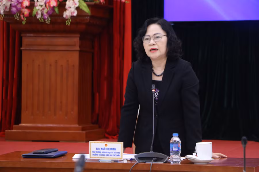 Thứ trưởng Ngô Thị Minh phát biểu khai mạc phiên họp.