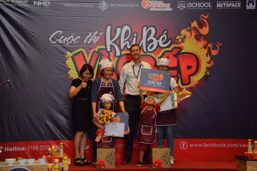 Hai giải ba thuộc về bé Tạ Thái Khang (4 tuổi) và bé Nguyễn Hoàng Lam Vy (5 tuổi)