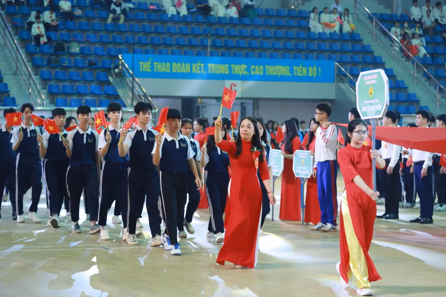 Hơn 1.200 học sinh phổ thông của Hà Nam tham dự Hội khỏe năm 2024. Hơn 1.200 học sinh phổ thông của Hà Nam tham dự Hội khỏe năm 2024.