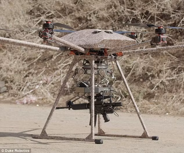 Quân đội Mỹ cũng tiến tới phát triển một drone ( may báy không người lái) mô phỏng sóc bay, chiến đấu mọi địa hình, có thể lộn nhào mọi góc cạnh.