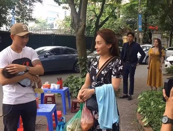 Ảnh hậu trường hài hước ít người biết phim "Về nhà đi con" ảnh 9 Ảnh hậu trường hài hước ít người biết phim "Về nhà đi con" ảnh 9