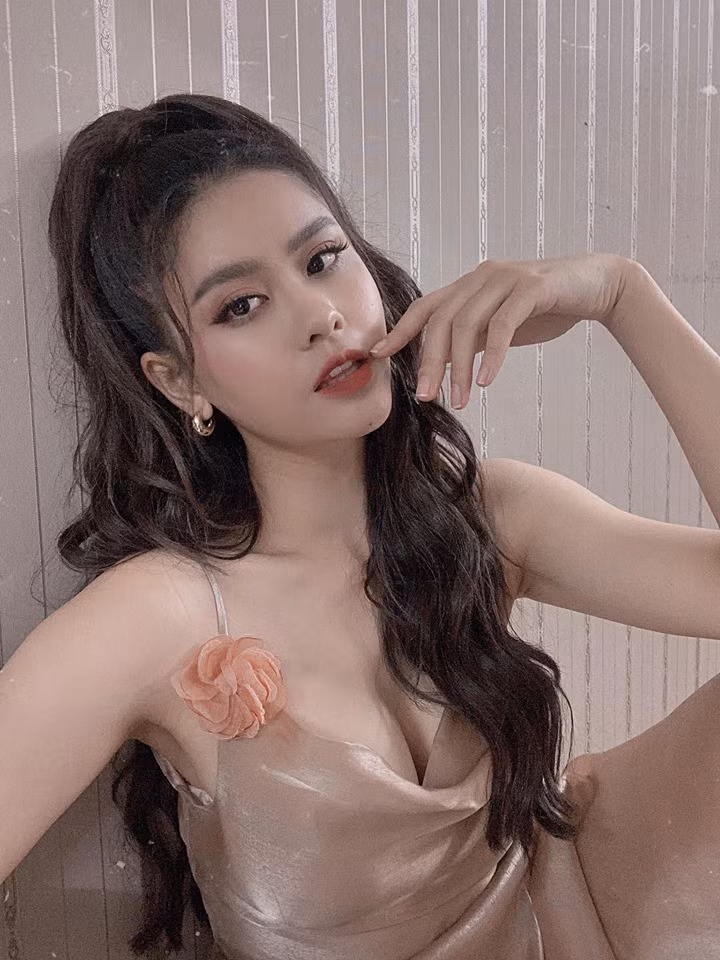 Những mỹ nhân Vbiz chứng minh “gái một con trông mòn con mắt" là có thật ảnh 16 Những mỹ nhân Vbiz chứng minh “gái một con trông mòn con mắt" là có thật ảnh 16