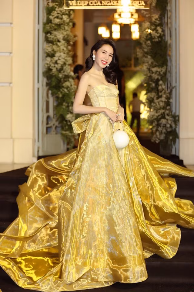 Những mỹ nhân Vbiz chứng minh “gái một con trông mòn con mắt" là có thật ảnh 7 Những mỹ nhân Vbiz chứng minh “gái một con trông mòn con mắt" là có thật ảnh 7
