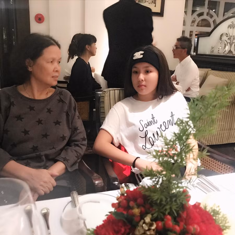 Con gái lớn của Phượng Chanel 16 tuổi đã là tín đồ hàng hiệu ảnh 24 Con gái lớn của Phượng Chanel 16 tuổi đã là tín đồ hàng hiệu ảnh 24