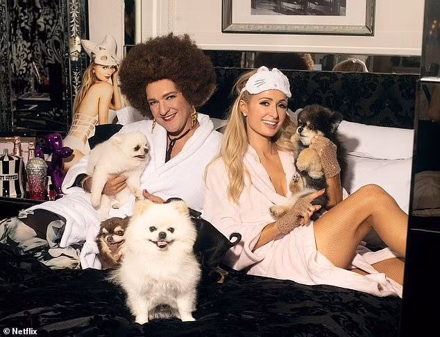 Biệt thự xa hoa giá 325.000 USD dành cho chó của Paris Hilton ảnh 2 Biet thu xa hoa gia 325.000 USD danh cho cho cua Paris Hilton hinh anh 3