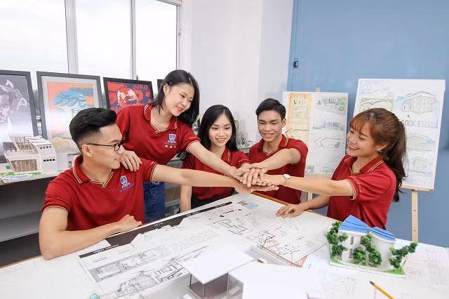 Sinh viên Trường ĐH Nguyễn Tất Thành