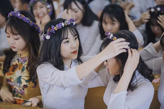  Tinh thần đoàn kết không chỉ thể hiện trong bộ ảnh kỷ yếu lớp mà trong tất cả các hoạt động tập thể các bạn đều hăng hái tham gia, cùng nhau có biết bao kỷ niệm vui buồn, cùng cười cùng khóc. 