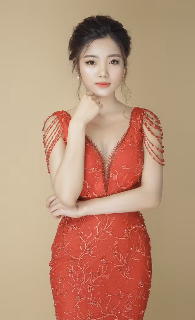 Thuỳ Văn vừa dịu dàng, thùy mị lại vừa mạnh mẽ