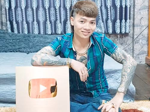 Ngô Bá Khá lúc chưa bị bắt. Ngô Bá Khá lúc chưa bị bắt.