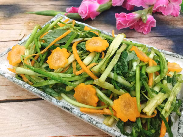Rau cần muối chua chống ngán sau Tết