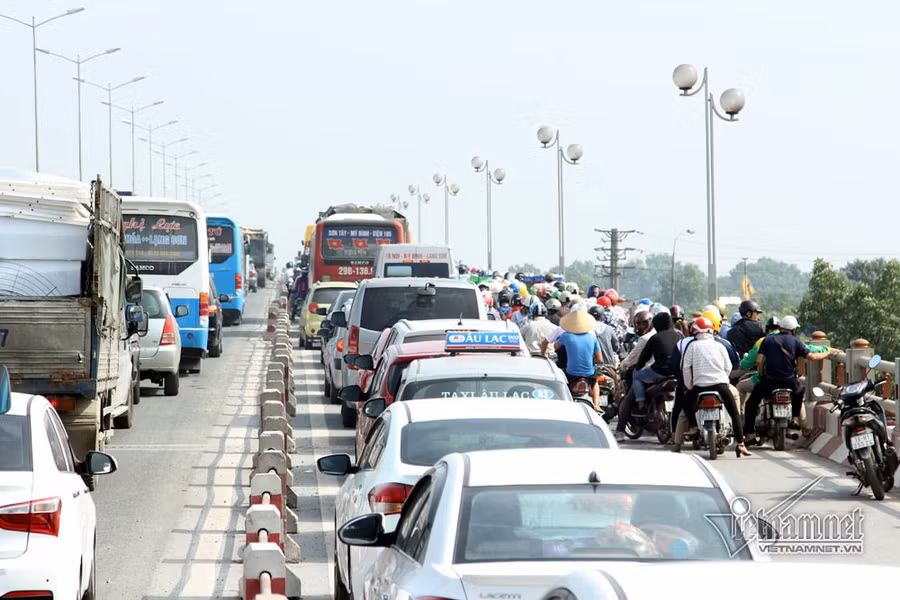 tai nạn,tai nạn giao thông,tai nạn liên hoàn,cầu Thanh Trì,Hà Nội