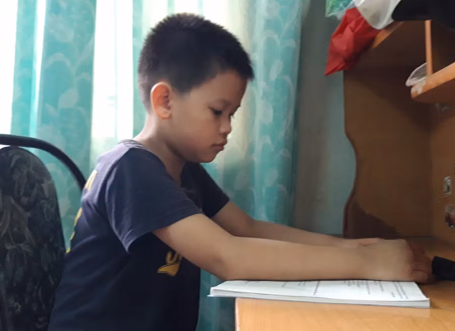 Hòa tự giác học bài sau giờ lên lớp.