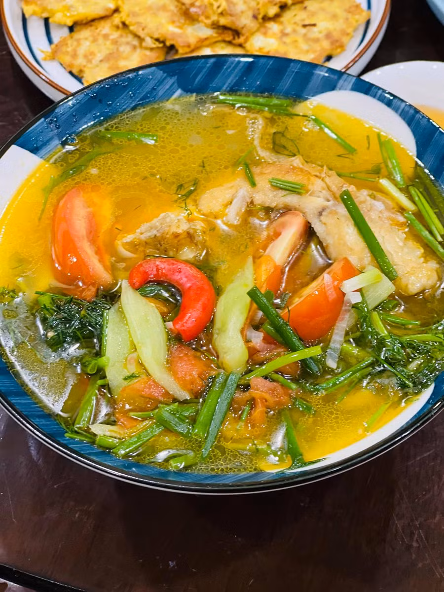 Canh cá nấu dọc mùng. Canh cá nấu dọc mùng.