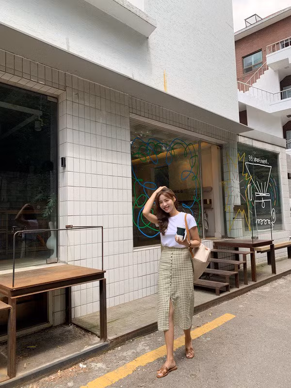 4 kiểu áo chị em tuyệt đối không nên mặc đi làm ảnh 2 di lam dung mac may mau ao nay, hoac khong phong cach cua cac nang se tut hang the tham - 3