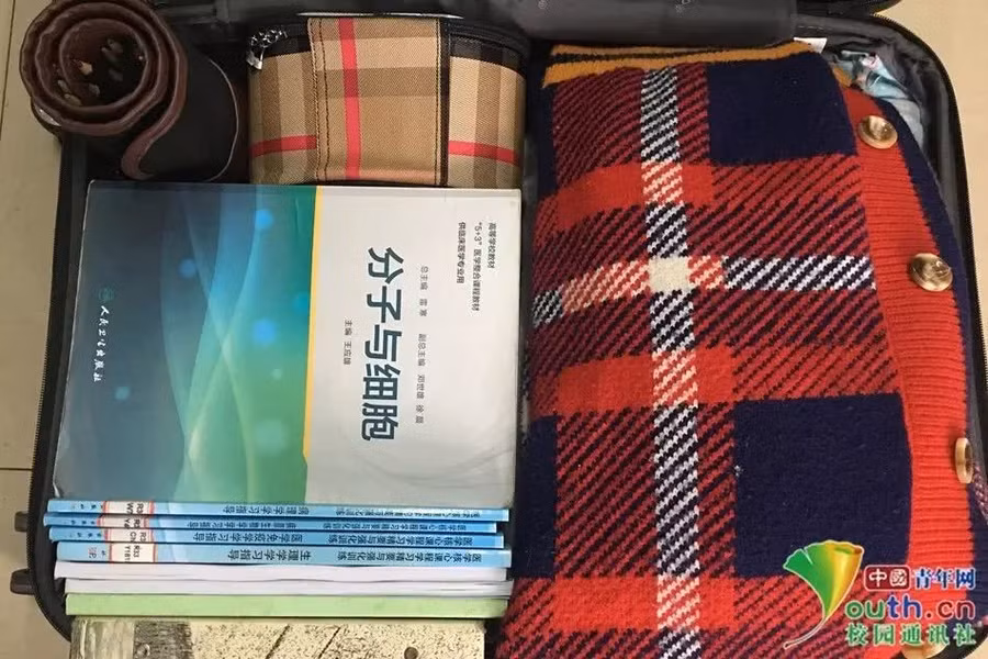 Chết cười với vali về quê của sinh viên: Mang một đống sách vở về học vì ngại đi chơi - Ảnh 13.