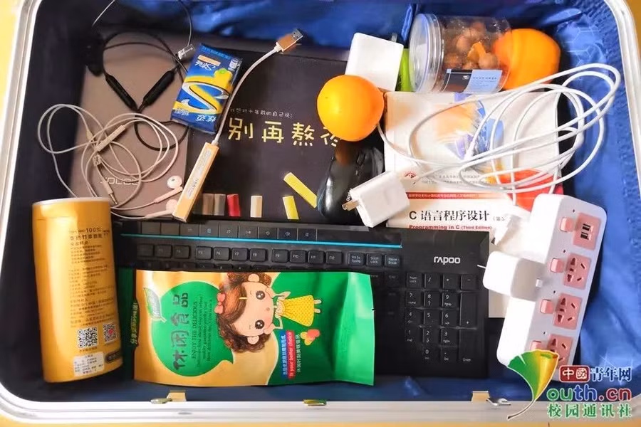 Chết cười với vali về quê của sinh viên: Mang một đống sách vở về học vì ngại đi chơi - Ảnh 7.