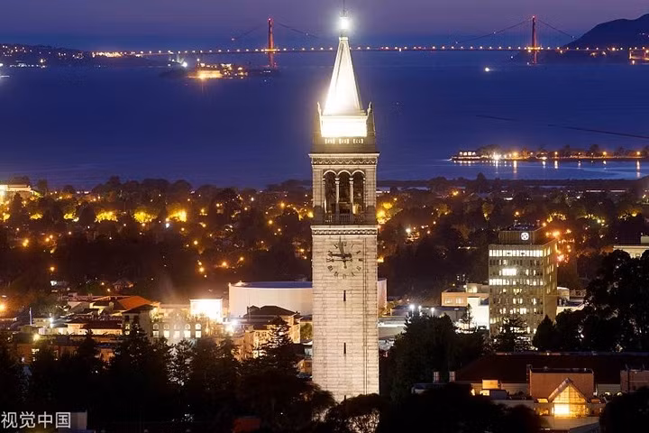 8- Đại học California, Berkeley (Mỹ) lung linh về đêm.