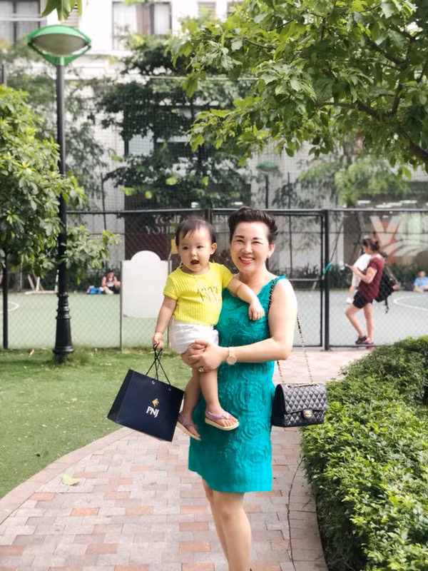 Nhan sắc đáng ngưỡng mộ của mẹ cô dâu trong đám cưới "khủng" tại Nam Định ảnh 9 Cận cảnh nhan sắc đáng ngưỡng mộ của mẹ cô dâu trong đám cưới khủng tại Nam Định