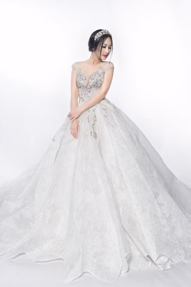 Kim Hiền từng chia sẻ, ông xã không chỉ yêu thương cô mà còn rất quan tâm bé Sonic - con trai riêng của vợ.