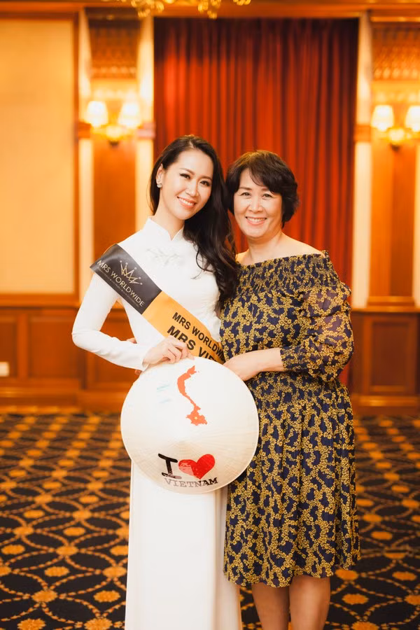 Mang danh mĩ nhân showbiz nhưng Hà Tăng, Tú Anh, Đan Lê, Lê Phương... vẫn bị dìm hàng khi đứng cạnh mẹ ruột - Ảnh 10. Mang danh mĩ nhân showbiz nhưng Hà Tăng, Tú Anh, Đan Lê, Lê Phương... vẫn bị dìm hàng khi đứng cạnh mẹ ruột - Ảnh 10.