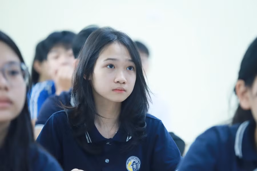Các em học sinh lớp 9 hiện đang tích cực ôn tập để chuẩn bị tốt cho kỳ thi vào lớp 10 năm 2024. 