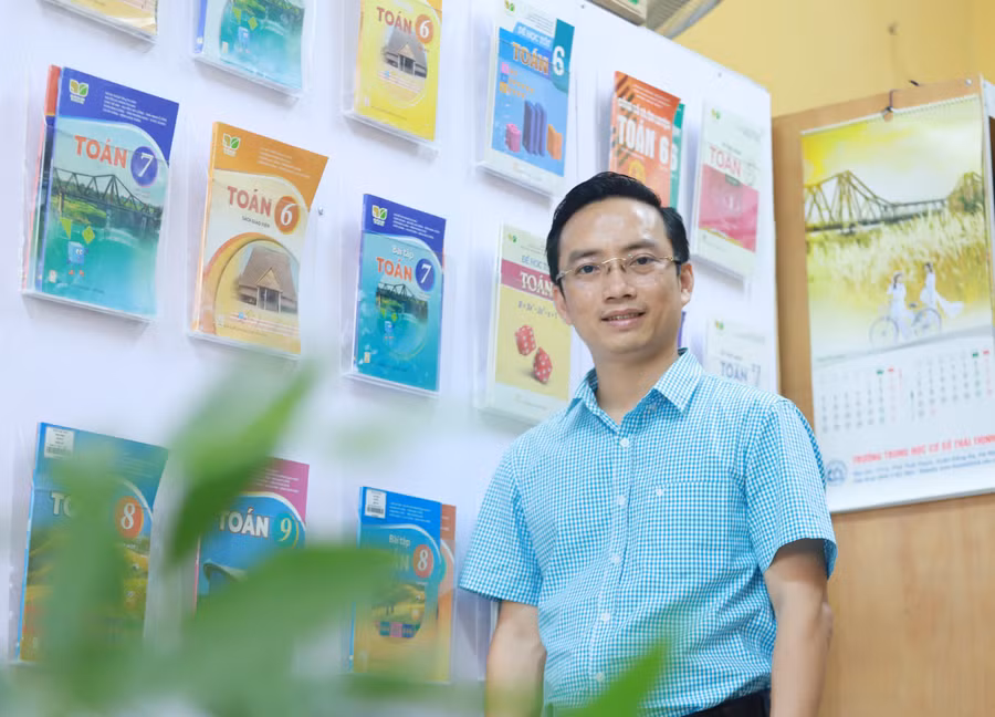 Thầy Nguyễn Cao Cường, Hiệu trưởng Trường THCS Thái Thịnh.