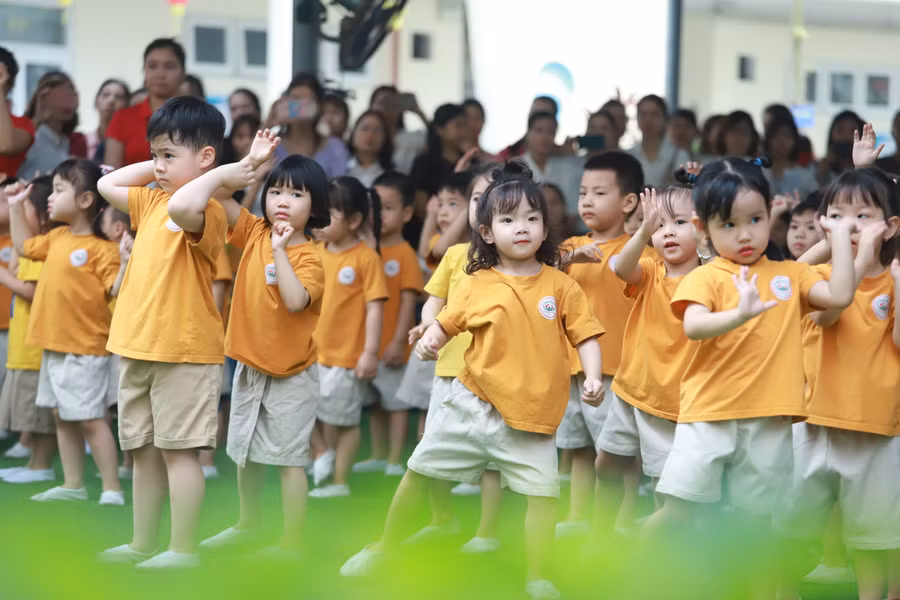 Được tham gia các hoạt động thể chất giúp trẻ phát triển toàn diện.