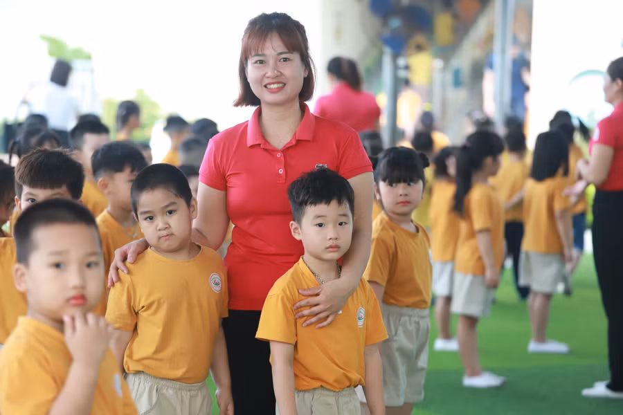 Mỗi ngày đến trường được tham gia các trò chơi vận động là một ngày vui của các bé.