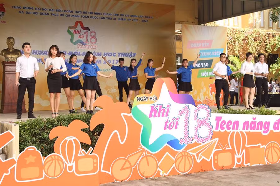 Học sinh, sinh viên tham gia các nội dung trong ngày hội