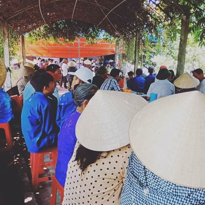 Nghẹn lòng bài thơ cô giáo tiễn biệt nam sinh mồ côi bị cậu ruột đánh tử vong