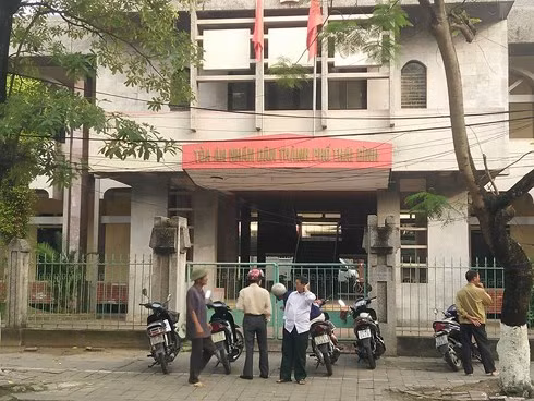Vụ nữ sinh THCS bị xâm hại tập thể ở Thái Bình: Tòa dán thông báo xử kín ảnh 1 Vụ nữ sinh THCS bị xâm hại tập thể ở Thái Bình: Tòa dán thông báo xử kín ảnh 1