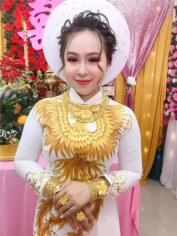 Cô dâu 2000 quyết định lên xe hoa sau 2 tháng tìm hiểu.