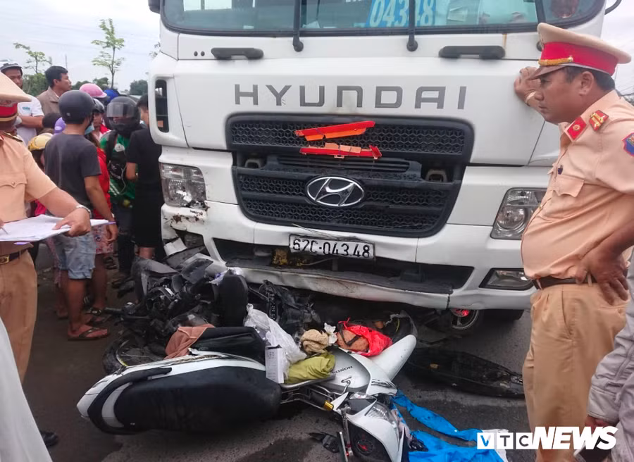 Nhan chung bang hoang ke giay phut container 