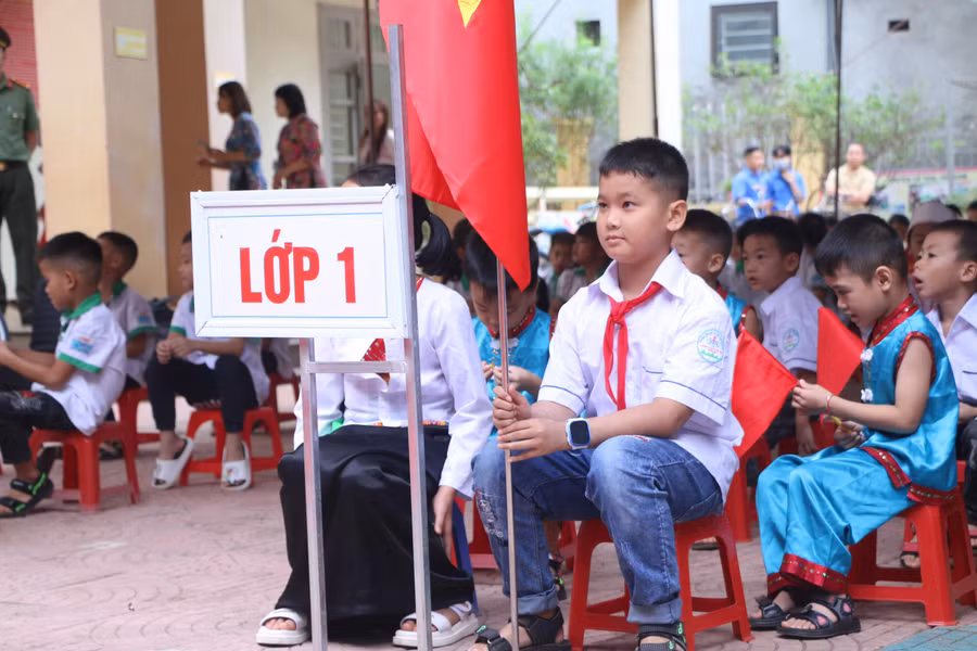 Đa số học sinh Trường Phổ thông dân tộc bán trú Tiểu học-THCS Thung Nai là con em đồng bào dân tộc thiểu số. Đa số học sinh Trường Phổ thông dân tộc bán trú Tiểu học-THCS Thung Nai là con em đồng bào dân tộc thiểu số.