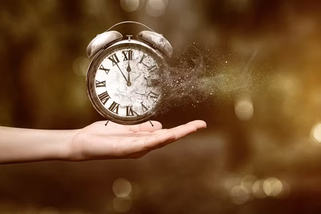 Chúng ta đều biết sống trong quá khứ đó là một thói quen xấu nhưng thật khó để từ bỏ.