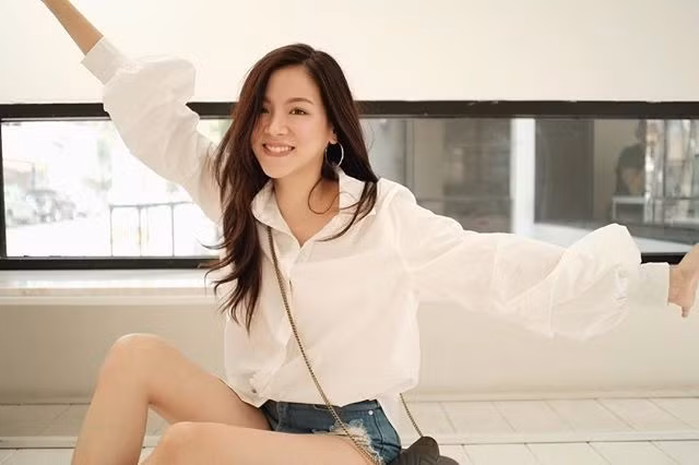Bí kíp lên đồ siêu trẻ, đẹp cho cô nàng ngấp nghé tuổi 30 của nữ chính hot nhất nhì Thái Lan hiện nay