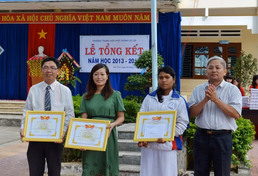 Nhóm tác giả đạt giải
