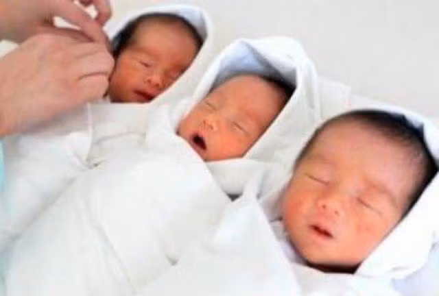 Chưa kịp mừng vì vợ sinh ba, chồng tá hỏa phát hiện chỉ 1 bé là con mình