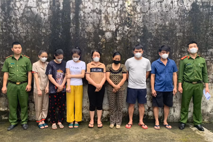 Các đối tượng trong đường dây bị cơ quan công an tạm giữ.

