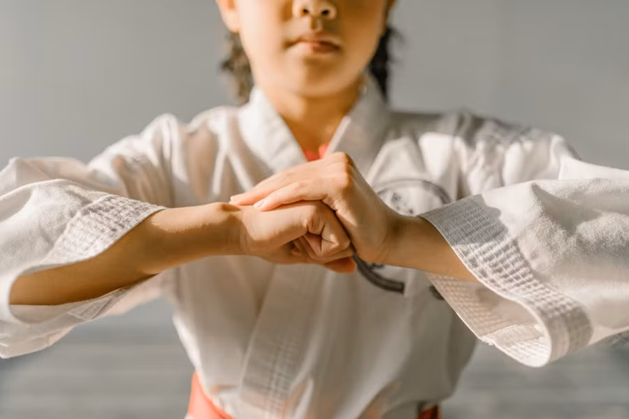 Bạn nên giúp con trang bị một số kỹ thuật tự vệ mà chúng có thể sử dụng nếu bị tấn công. (Ảnh: ITN).