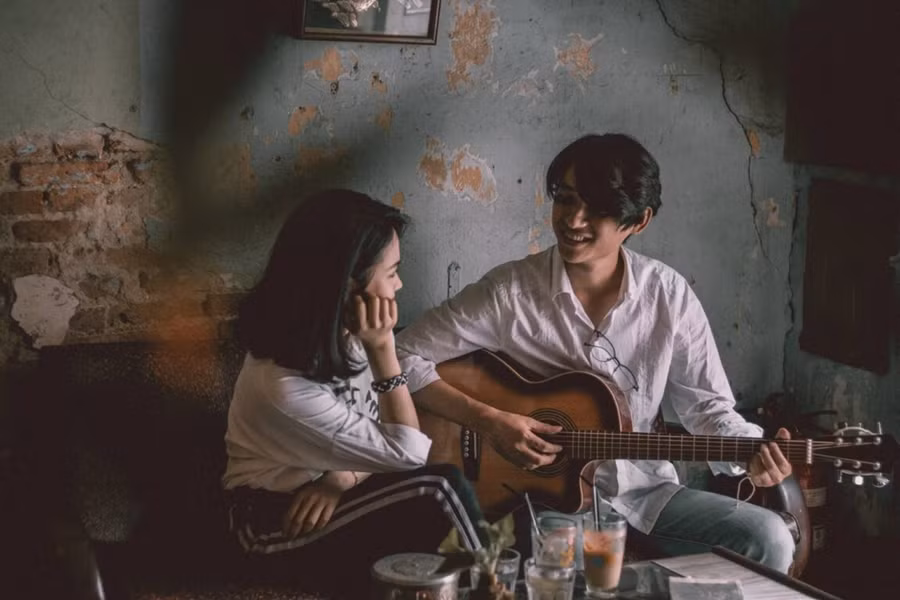 Bạn cảm thấy trọn vẹn khi ở bên người mà bạn quan tâm. (Ảnh: ITN).