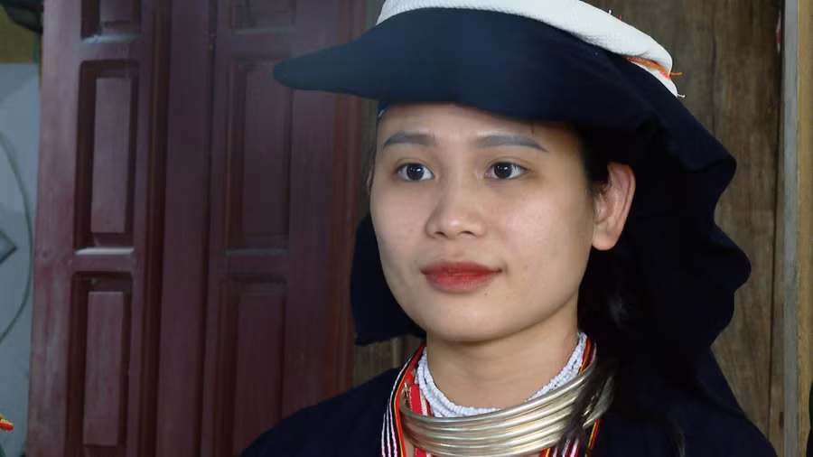 Cô gái người Dao - Bàn Thị Thanh Bình gác lại ước mơ tình nguyện lên đường nhập ngũ. (Ảnh: KT).