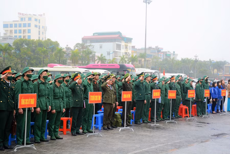 Hơn 3.500 thanh niên tại Thanh Hoá lên đường nhập ngũ. (Ảnh: KT).