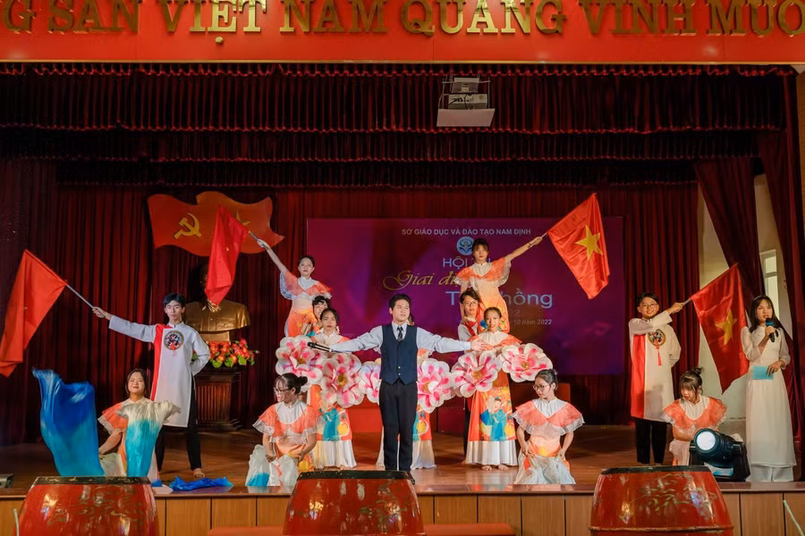Các em học sinh tham gia các tiết mục tại hội thi.