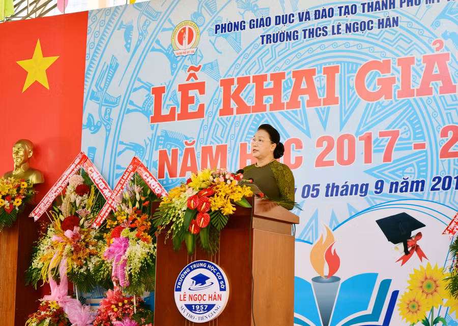 Chủ tịch quốc hội Nguyễn Thị Kim Ngân phát biểu tại lễ khai giảng